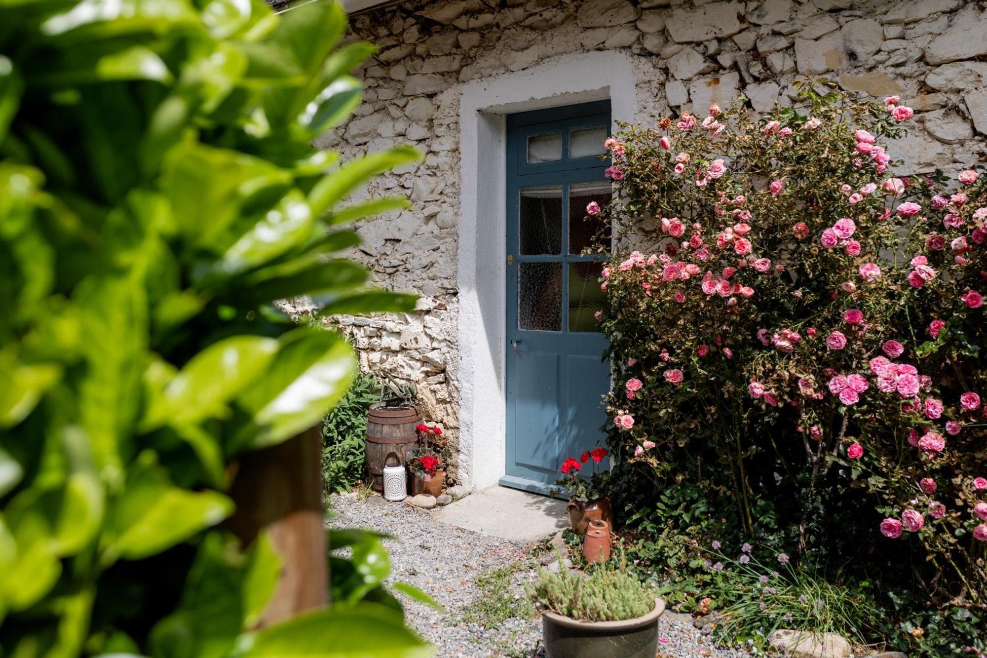 Gites Libellule At Auberge De L'Arac, Bar, Restaurant Aleu Zewnętrze zdjęcie